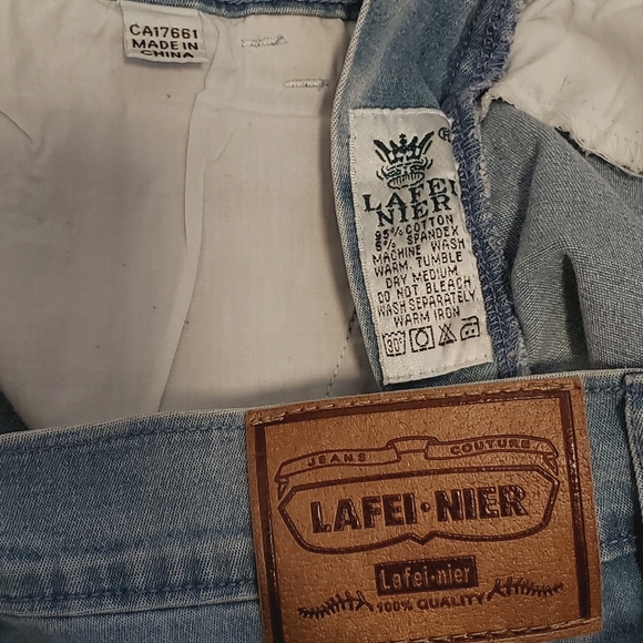 Lafei Nier Light Wash Star Embroidery Details Women's Jeans. Flare. - Picture 3 of 7